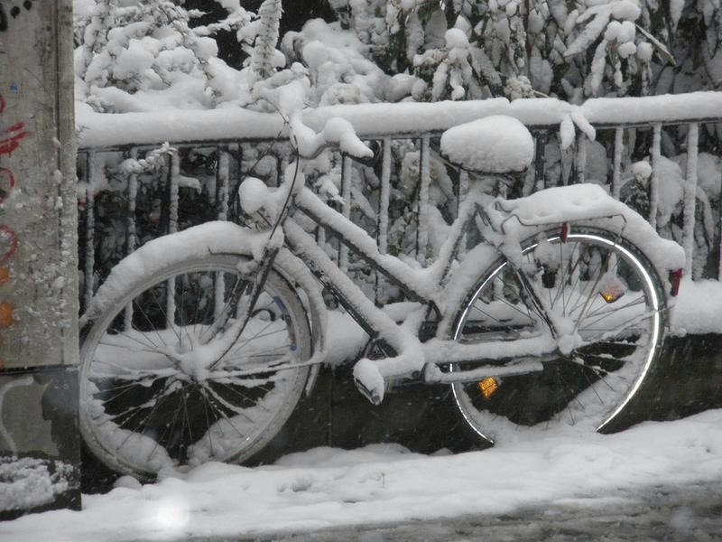 Jak zabezpieczyć rower na zimę? Skuteczne metody bez kosztownych błędów